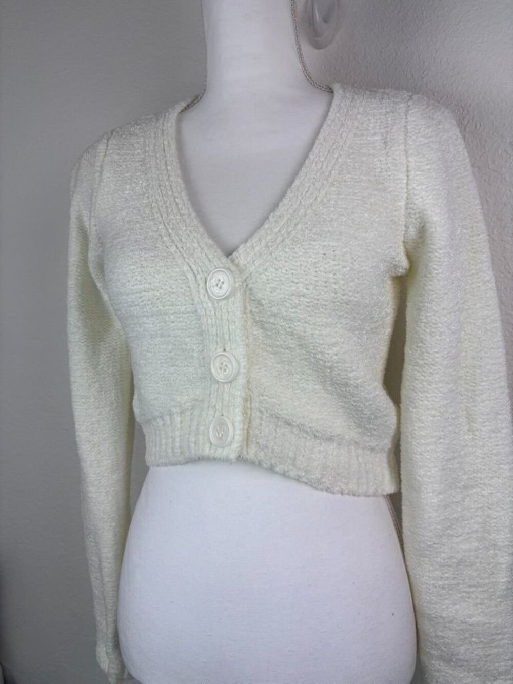 Urban Outfitters women's small ivory Dina chenille cropped cardigan sweater NWT - Picture 2 of 7